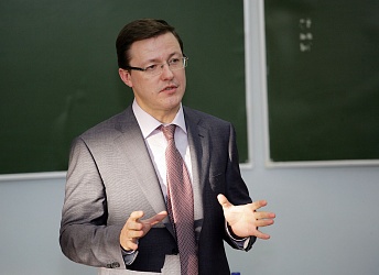 Дмитрий Азаров. Социально-ориентированный политик